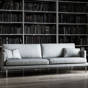 Sofa Ludvig to mebel nowoczesny i minimalistyczny. Metalowe nóżki dodają mu stylu. Fot. Sits