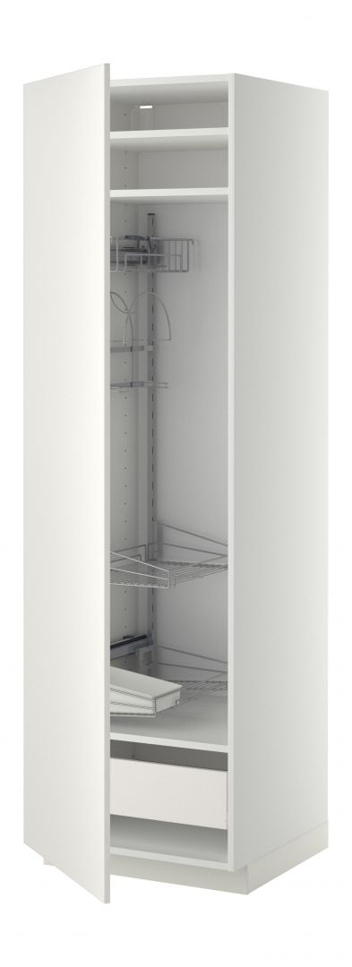 System organizacji do szaf wysokich Utrusta pozwala wygodnie przechowywać odkurzacz lub szczotki. Fot. Ikea 