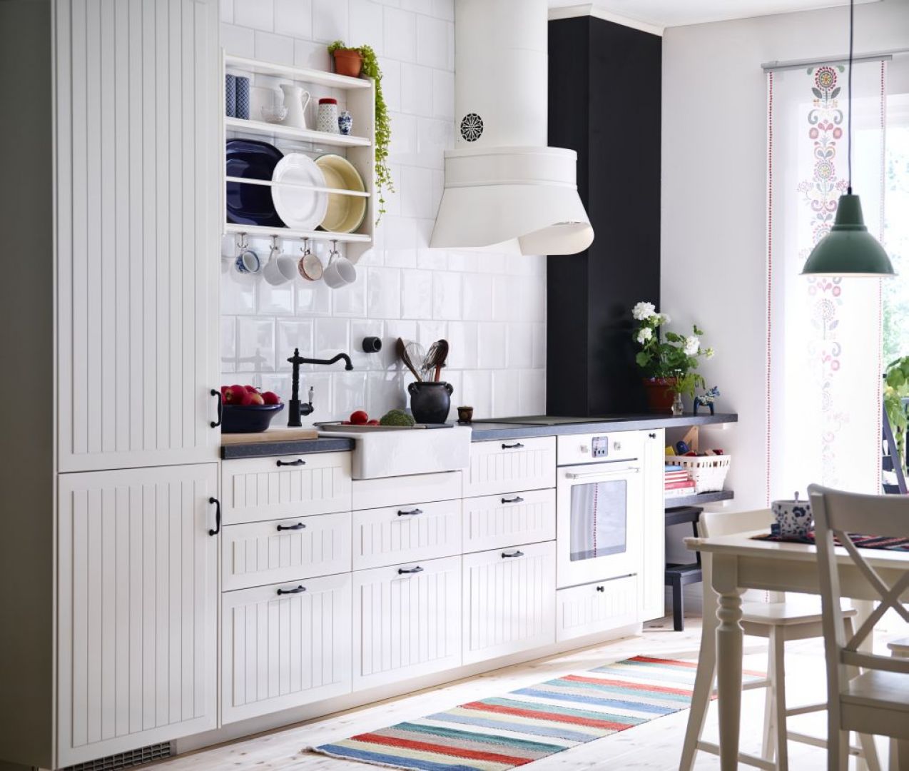 Za mniej niż cztery tysiące złotych można także urządzić kuchnię w prawdziwie skandynawskim stylu. Fot. IKEA
