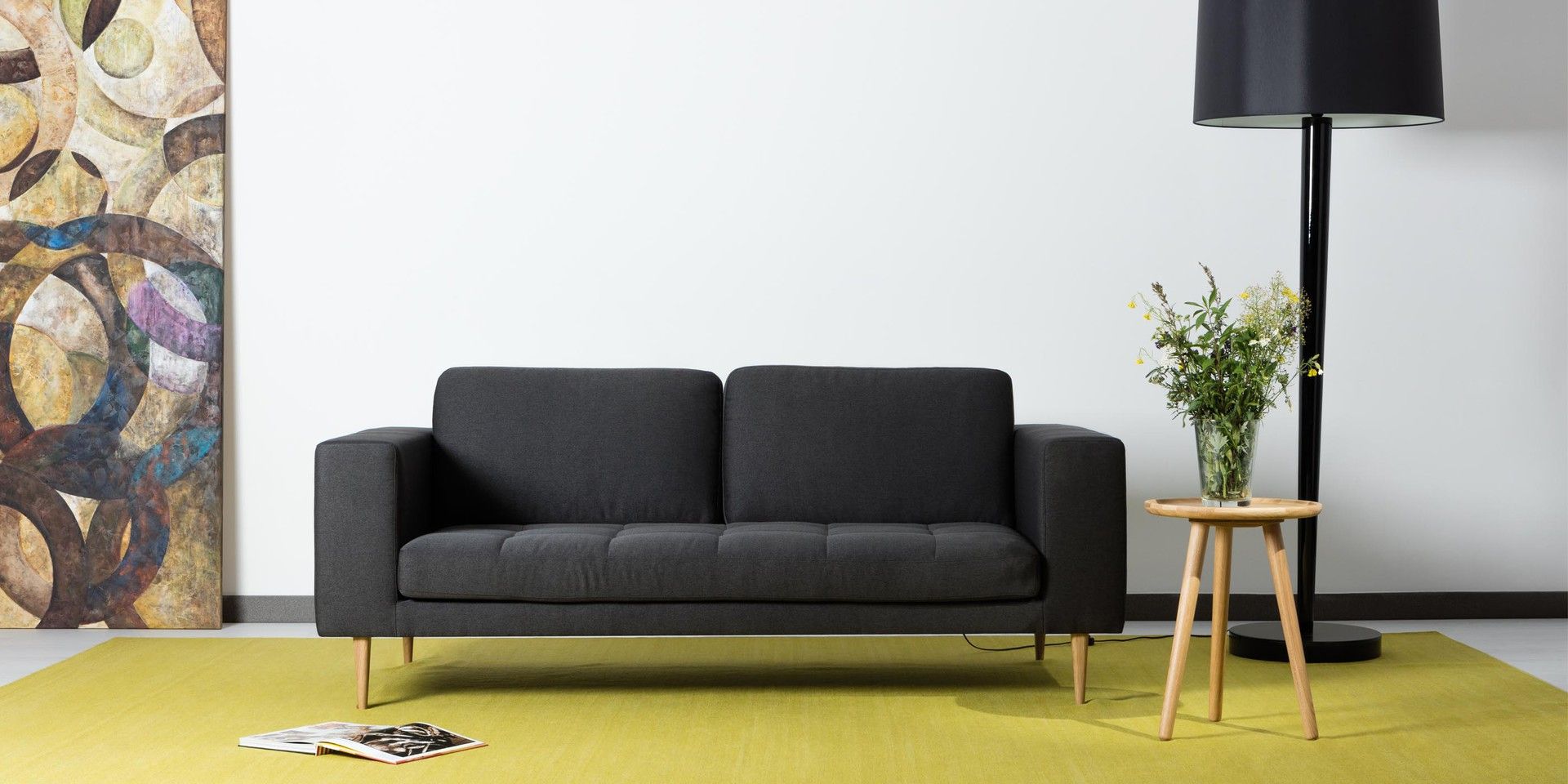 Sofa Markus charakteryzuje się kubistyczną, prostą formą. Komfort zapewniają dwie duże, miękkie poduszki oparcia oraz jedna większa, wypełniająca siedzisko. Fot. Sits