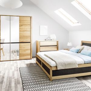 Sypialnia Hill rozjaśni sypialnię i doda jej elegancji. gustownym elementem są boki i zagłówek łóżka utrzymane w ciemnym kolorze. Fot. Paged