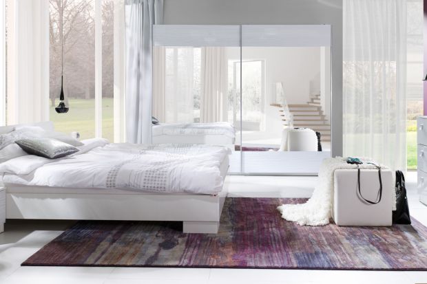 Sypialnia Lux to propozycja dla tych, którzy lubią nowoczesne, minimalistyczne wnętrza.