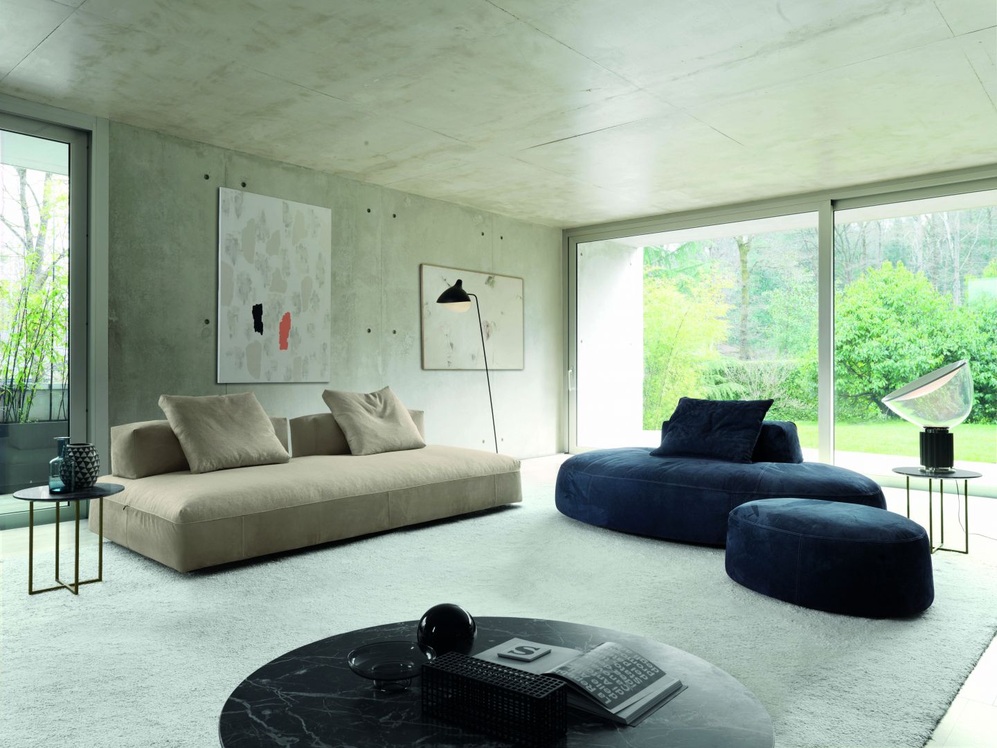 Milos to sofa o niespotykanym kształcie, określana przez producenta jako 