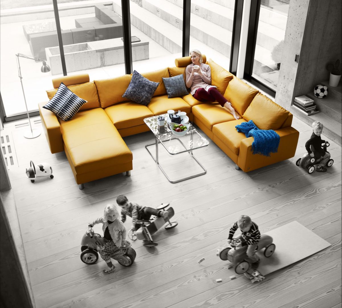 Sofa Stressless wyróżnia się piękną ciepłą kolorystyką. Modułowy meble pozwala na tworzenie różnorodnych kompozycji. Fot. Ekornes