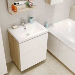 Białe meble optycznie powiększą małą łazienkę, co również wpłynie na wrażenie porządku. Fot. Cersanit