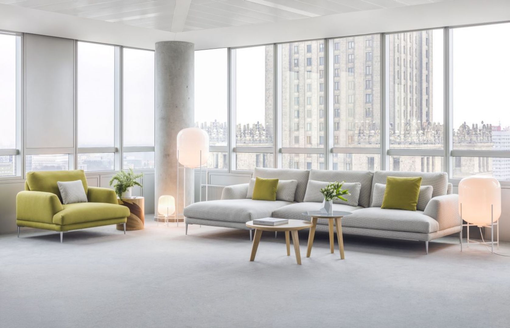 Sofa Classic odwołuje się do pojęcia aranżacyjnej klasyki poprzez dostojne, szlachetne kształty i ponadczasową, lekką sylwetkę. Fot. Comforty