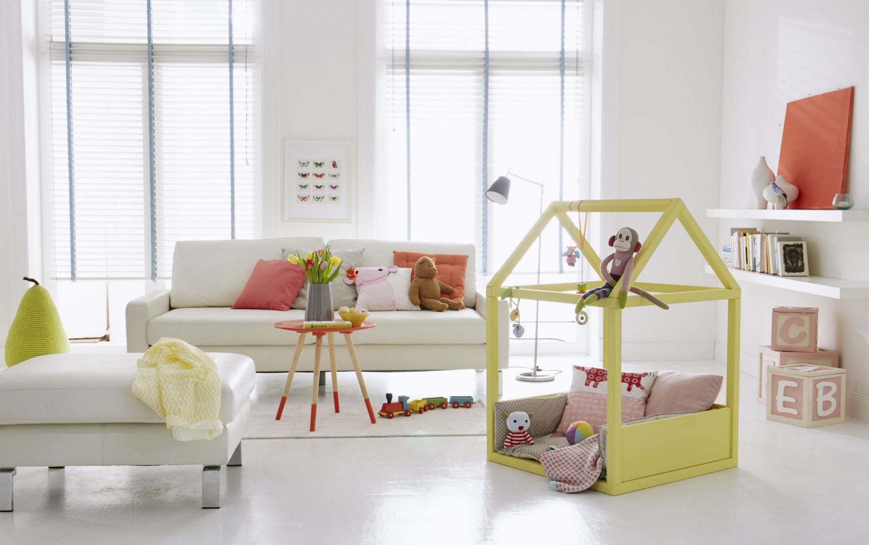 Dzięki kolorowym zabawkom, skonstruowany własnoręcznie domek stanie się ulubionym miejscem zabaw malucha. Fot. Bosch