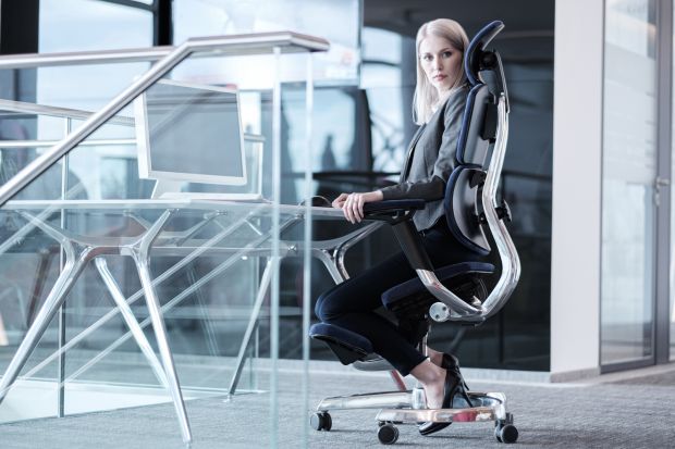 Pierwszy na świecie hybrydowy fotel biurowy, który eliminuje problemy z kręgosłupem