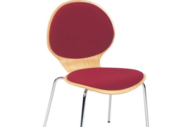 Krzesło Cafe VI wyróżnia się ciekawą forma.