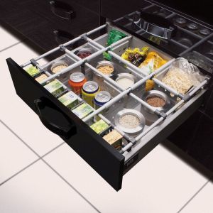 Dzięki separatorom w szufladach można wygodnie i w porządku przechowywać jedzenie. Fot. GTV