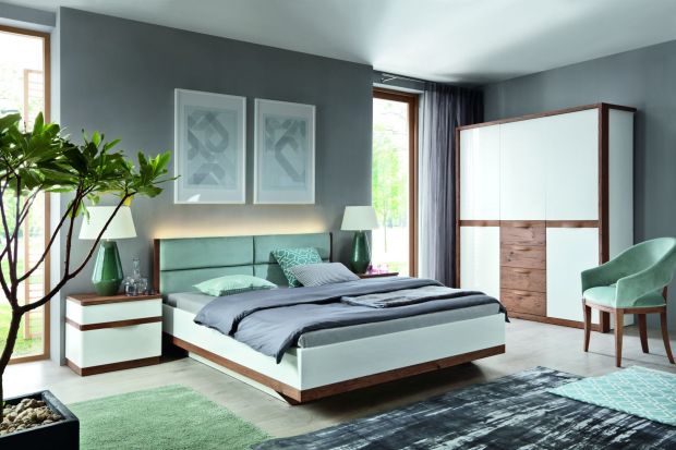 Łóżka z kolekcji Como są gwarancją komfortu i wypoczynku. Miękkie wezgłowie oraz subtelne podświetlenie stanowi doskonałe uzupełnienie nawet małej sypialni.