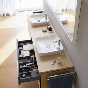 Meble łazienkowe L-Cube. Nowy program mebli łazienkowych zaprojektowany przez Christiana Wernera – zapewnia doskonałą bazę dla łazienki jako kolażu stylistycznego. Fot. Duravit 