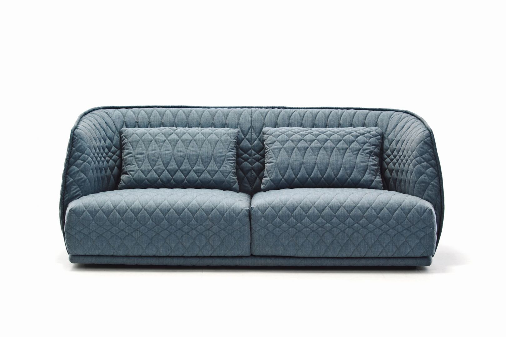Sofa Redondo ma nietypową, zachwycająca tapicerkę i kształt, który doskonale pasuje do nowoczesnych wnętrz. Fot. Fabryka Wnętrz