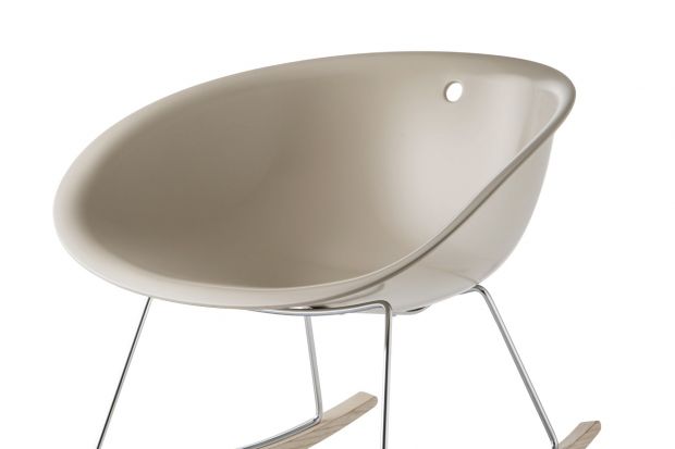 Fotel ten jest doskonałym elementem dekoracyjnym do minimalistycznych wnętrz.
