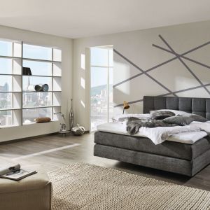 Łóżko My Suite. Szeroki, tapicerowany zagłówek zapewnia komfort wypoczynku. Fot. Huelsta 