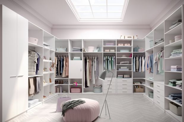 Cechą charakterystyczną garderoby Ecoline jest jednolity styl zabudowy, który tworzą tej samej grubości ścianki boczne, półki i fronty szuflad.