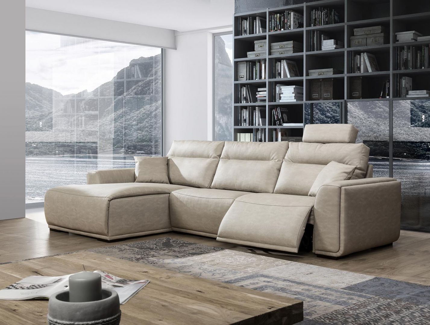Sofa Dolores posiada elektryczną funkcję relaks, która pozwala na swobodną zmianę z pozycji siedzącej na leżącą. Fot. Primavera Furniture
