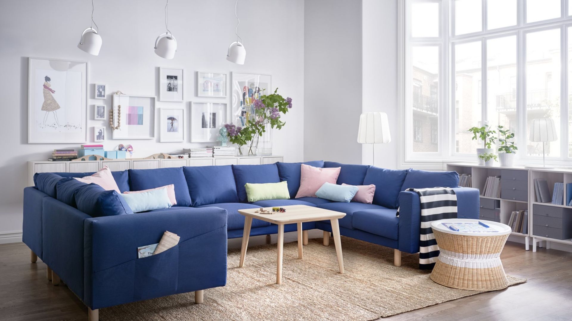 7 sposobów na sofę w kolorze niebieskim  