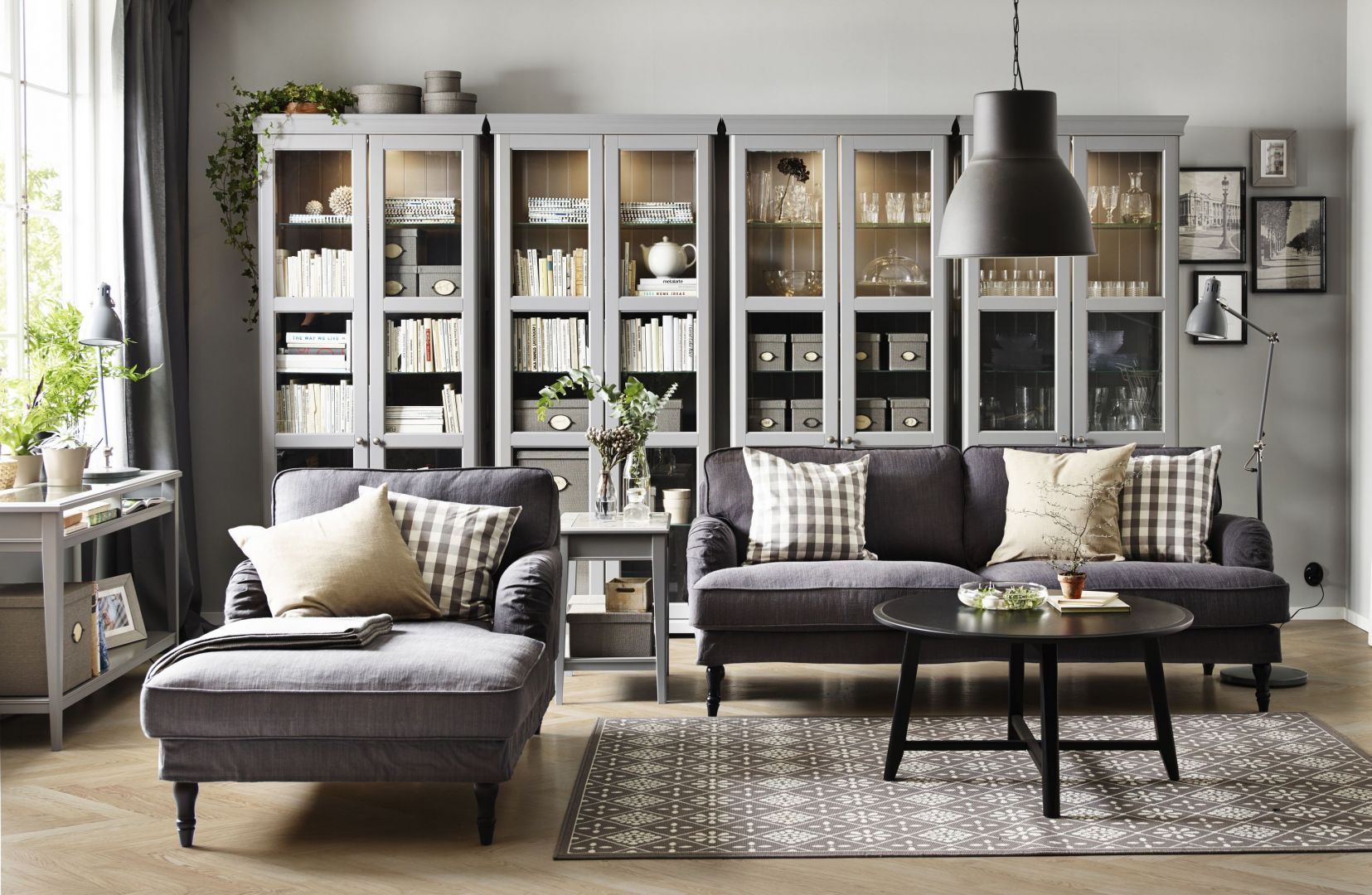 Stocksund to sofa w skandynawskim stylu. Fot. IKEA