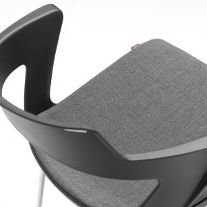 Krzesło SK 220 z serii Sky line firmy Bejot. Fot. Bejot