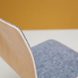 Krzesło Linar Plus firmy Noti z nowym filcowym wykończeniem. Projekt: Piotr Kuchciński. Fot. Noti