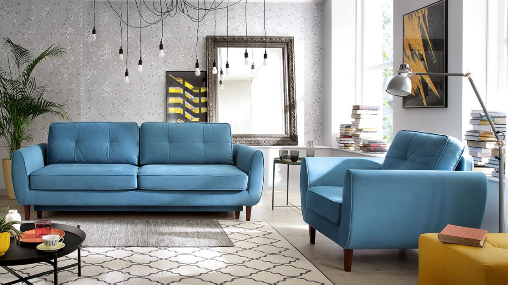 Sofa w salonie. Modne modele w niebieskim kolorze