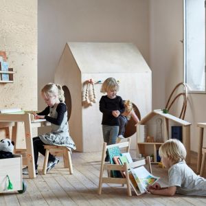 Seria mebli dziecięcych IKEA Flisat wykonana w 100% z drewna. Fot. IKEA