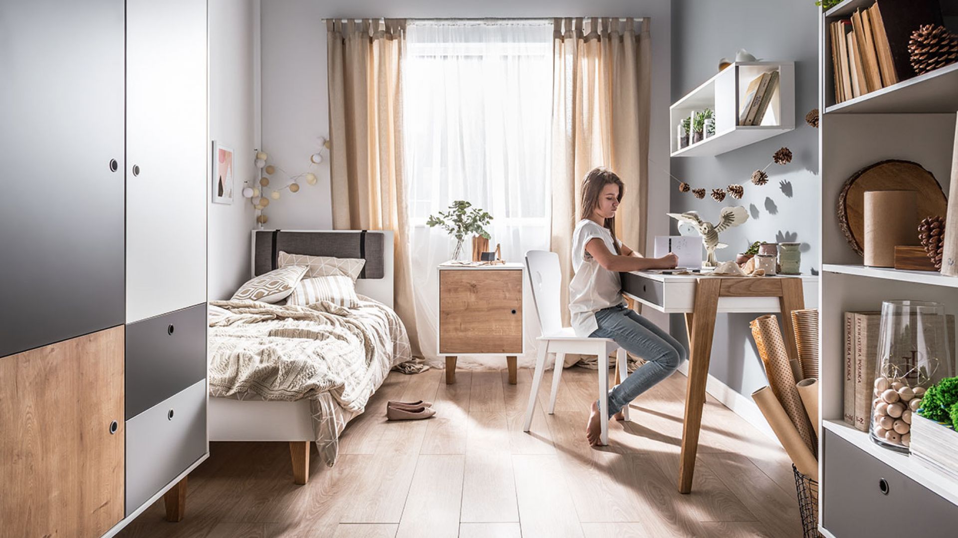 Kolekcja Concept. Charakterystyczne kolorowe fronty pozwalają samodzielnie decydować o klimacie pokoju. A kiedy dziecko zapragnie zmiany, z łatwością można wymienić je na nowe. Fot. Meble Vox