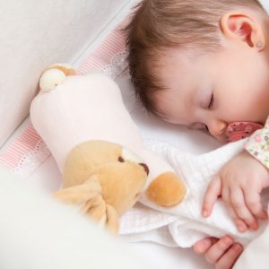 Prawidłowe kształtowanie się kręgosłupa w pierwszych latach życia jest niezwykle ważne. Materac, na którym śpi dziecko, ma na to niebagatelny wpływ. Fot. Materiały prasowe Fabryka Materacy Janpol
