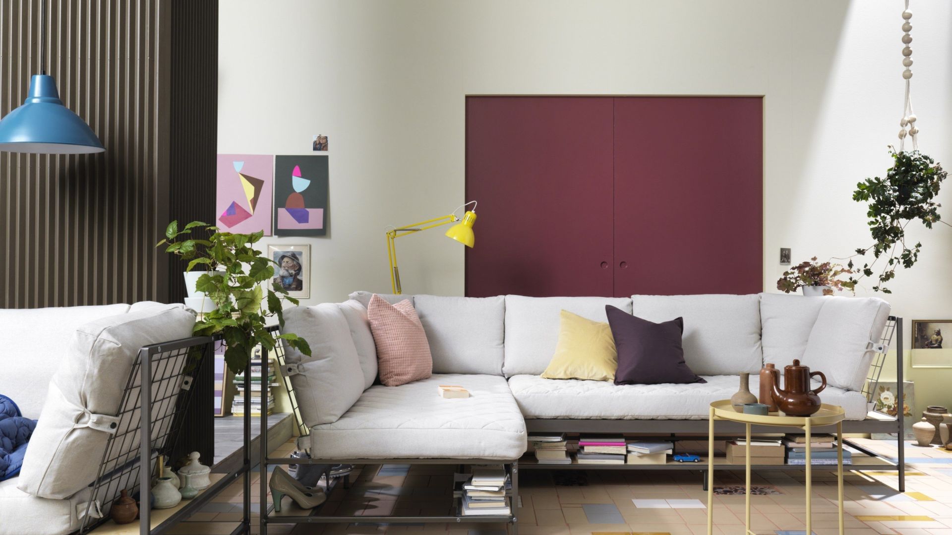 Ekebol to sofa z półką pod siedziskiem. Fot. IKEA
