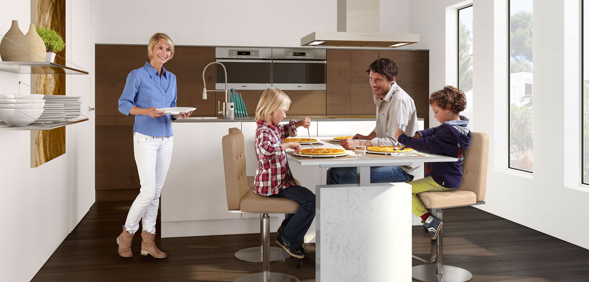  System argoAGENTtwin z blatem może z powodzeniem pełnić funkcję dużego stołu w większych kuchniach, również w tych połączonych z salonem. Fot. Peka