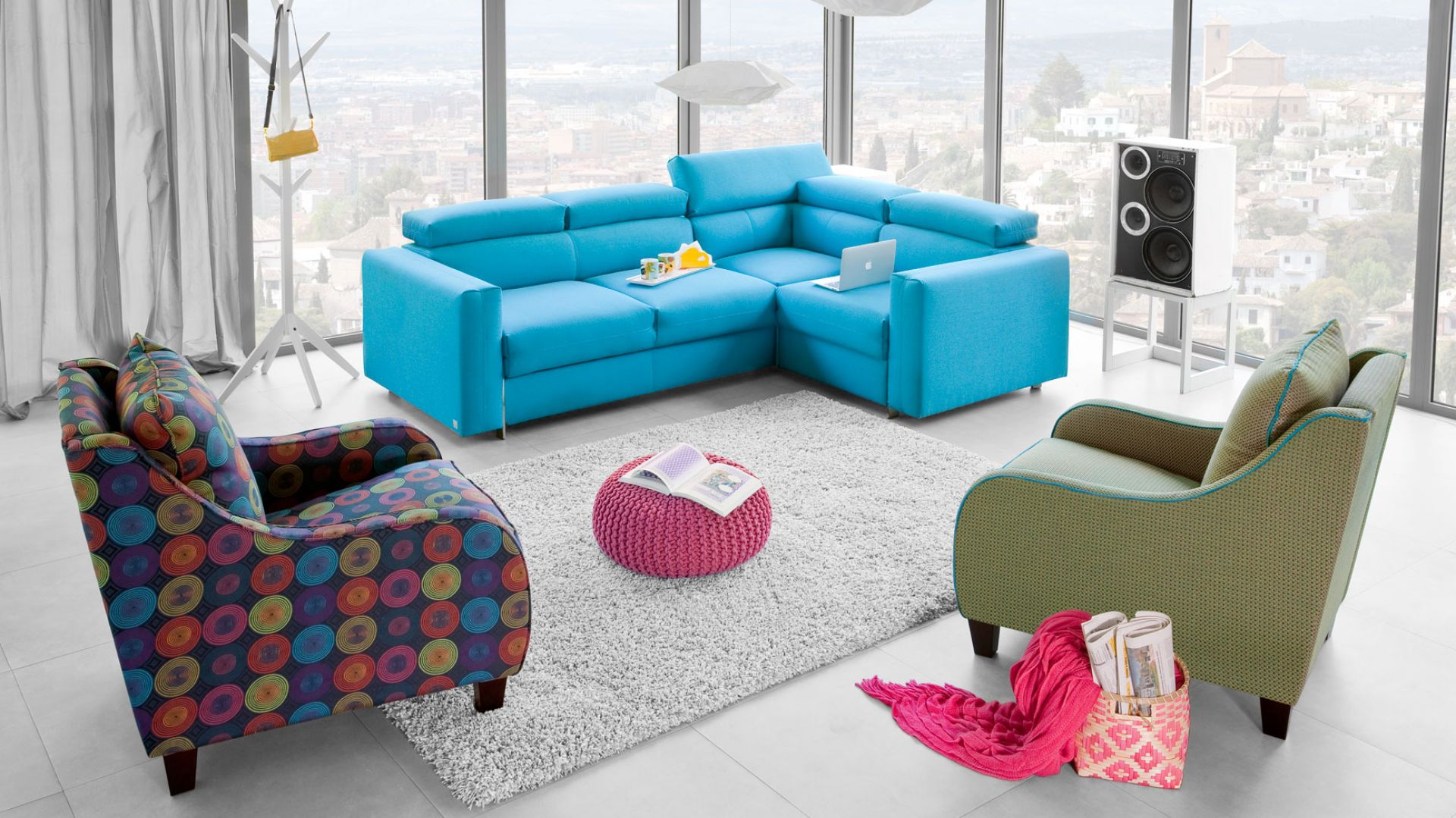 7 pomysłów na sofę w kolorze niebieskim 