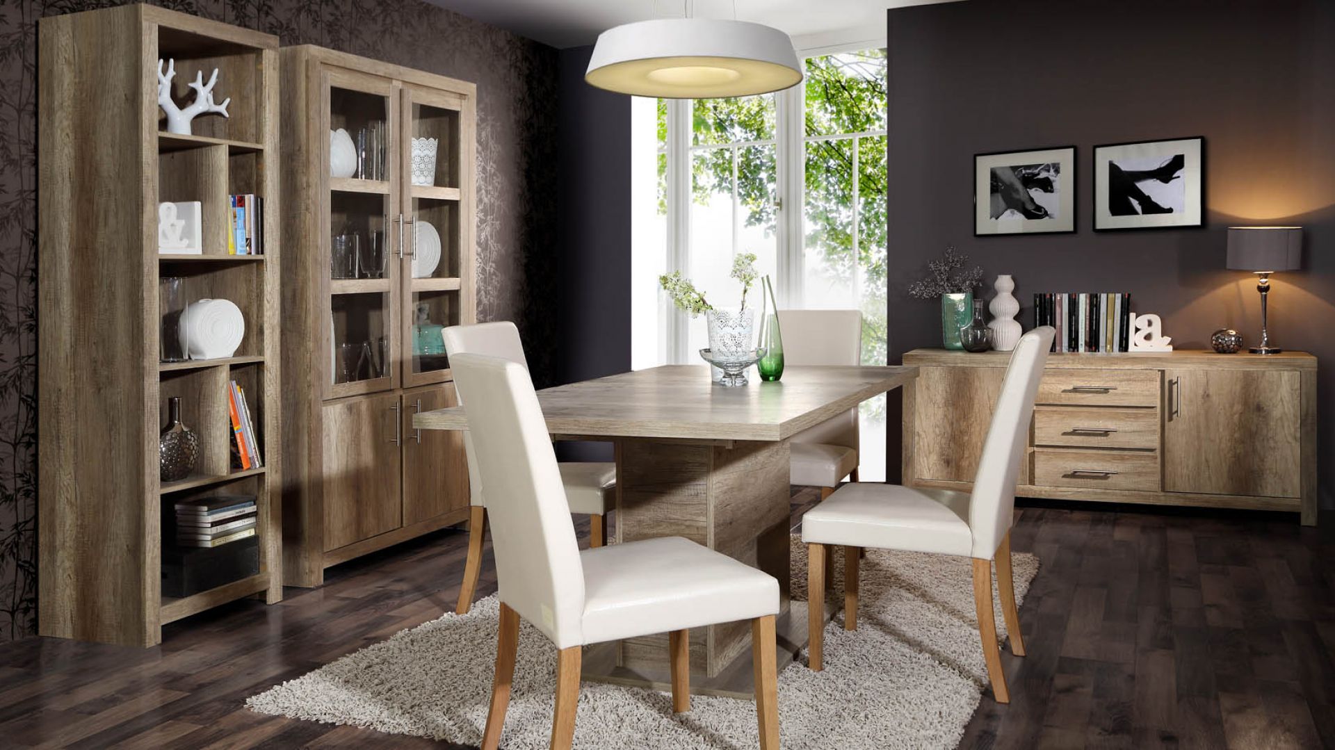 Kolekcja Imola w okleinie Dąb Antyczny, podkreślającej ciepłą stylistykę kolekcji, o strukturze i usłojeniu naturalnego drewna. Fot. Forte
