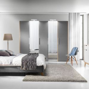 Glame to sypialnia z klasą. Pikowany zagłówek łóżka nadaje wnętrzu eleganckiego stylu. Fot. Wajnert Meble