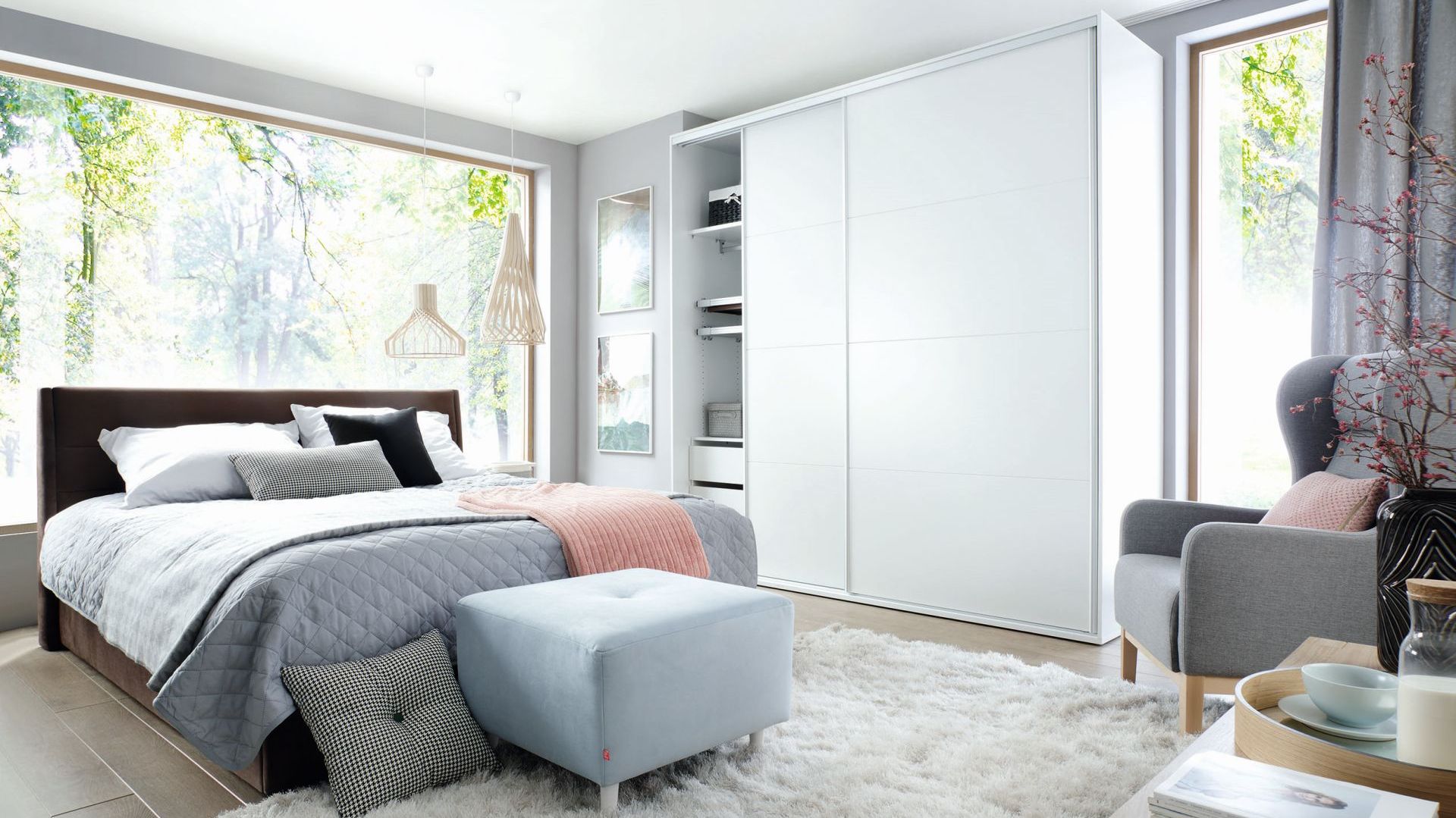 Wybierz praktyczną szafę - niezbędny element sypialni