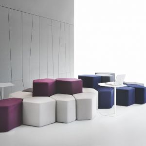 Siedziska typu sof seating "Bazalto" z oferty firmy MDD. Projekt: Andreas Krob. Fot. MDD