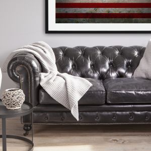 Sofa "Chesterfield" firmy Westwing. Fot. Westwing