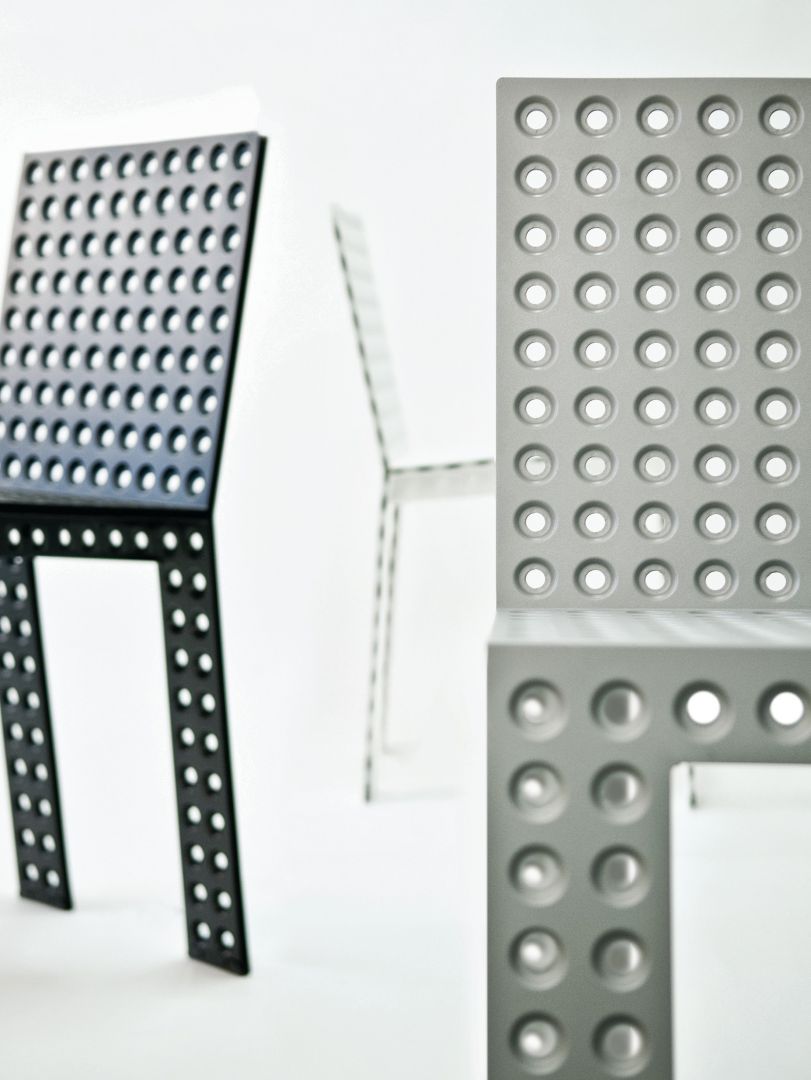 Krzesło z kolekcji 3+ (Oskar Zięta), wykonane z blachy stalowej. Fot. Zięta