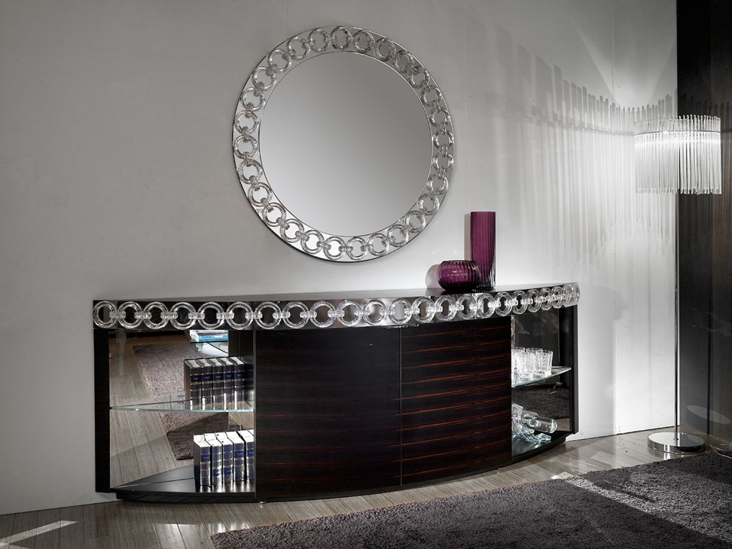 Marka Reflex łączy w swoich meblach szkło Murano z litym drewnem, marmurem i stalą. Fot. eEflex