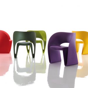 Fotele z serii "Raviolo" firmy Magis. Projekt: Ron Arad. Fot. Magis