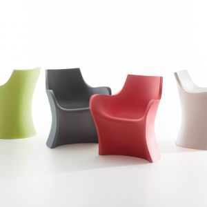 Krzesła z serii "Woopy" firmy B-Line. Projekt: Karim Rashid. Fot. B-Line