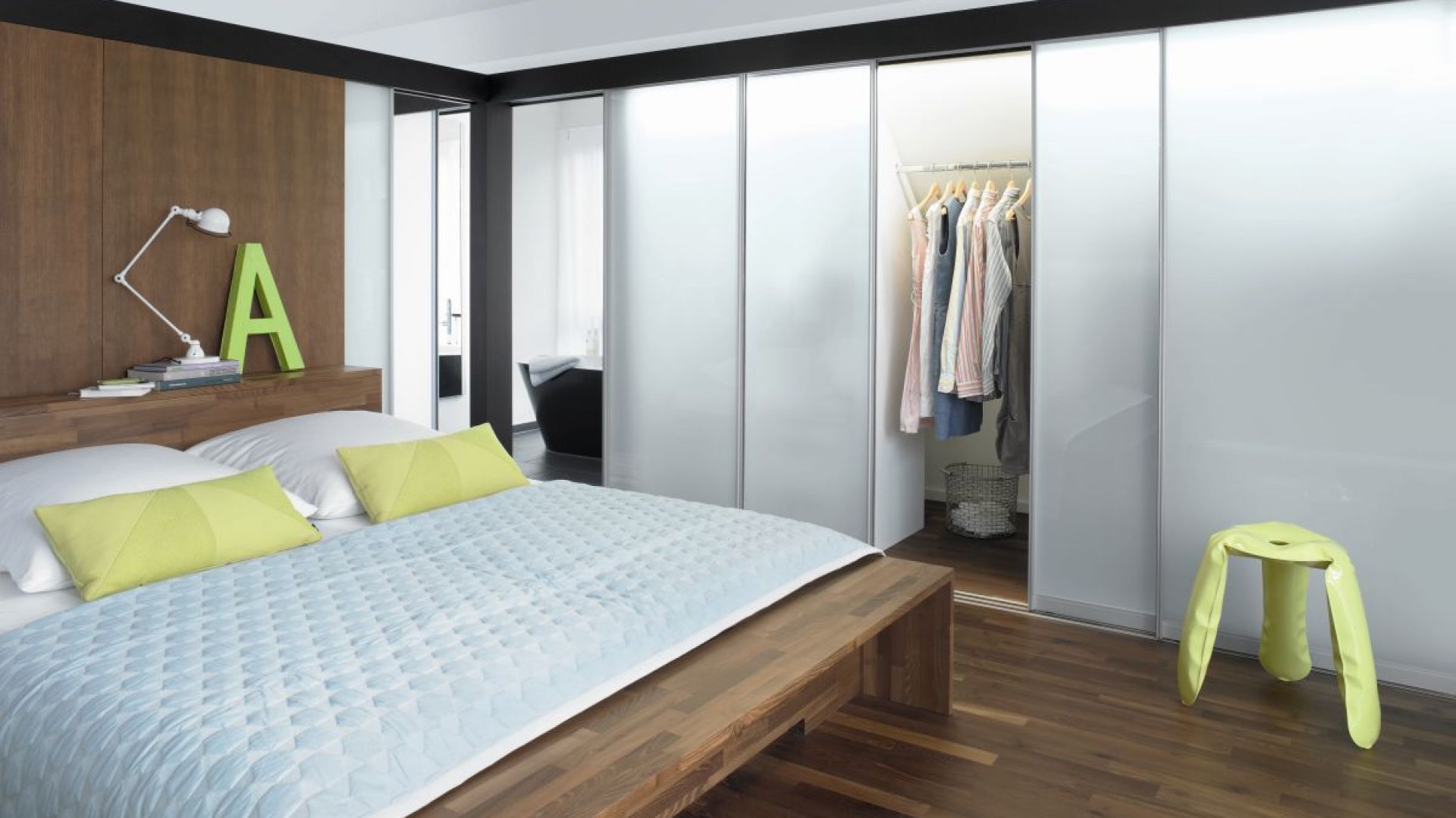Meble do sypialni - 10 pomysłów na funkcjonalną garderobę