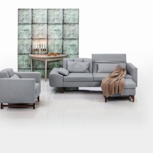Sofa i fotel z kolekcji Embrace - tutaj wysokie oparcie można "zawinąć" i zmienić jego położenie. Fot. Brühl 