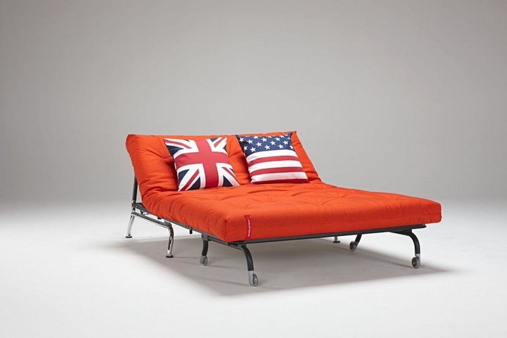 Sofa na kółkach z oferty Moma Studio. Fot. Moma Studio