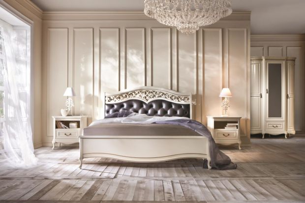 Święto zakochanych zbliża się wielkimi krokami. Z tej okazji prezentujemy piękne, stylizowane łóżka, które stworzą w sypialni wyjątkowo romantyczną atmosferę. Szczególnie dobrze prezentują się one we wnętrzach klasycznych z subtelną nut�