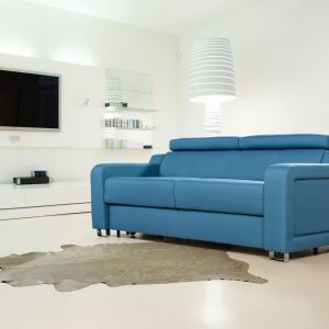 Sofa Andria w obiciu niebieskim. Fot. Meblomak