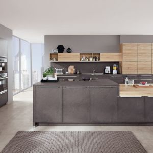 Wyższe szafki dolne pozwalaja stworzyć bardziej komfortową i przyjazną przestrzeń w kuchni.  Fot. Verle Küchen