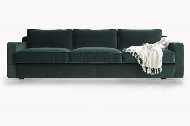 Stylowa sofa "Harold" z oferty marki Rosanero to mebel, który doskonale wpisuje się w klimat wytwornych, a zarazem przyjaznych użytkownikowi wnętrz.