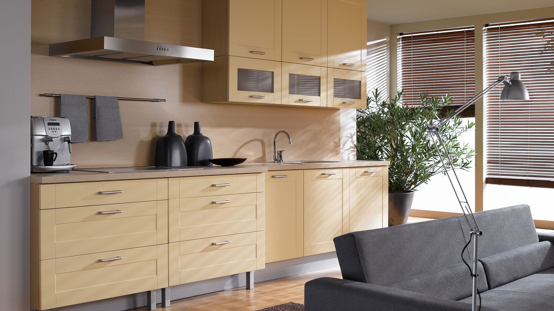 Na styku kuchni i salonu można ustawić funkcjonalny i praktyczny zestaw wypoczynkowy. Fot. Black Red White
