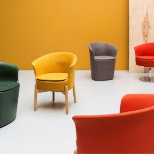 Fotele z kolekcji "Tulli" firmy Noti. Projekt: Tomek Rygalik. Fot. Noti
